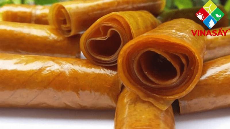 Những miếng bánh tráng xoài dẻo thơm được đóng gói cẩn thận làm quà